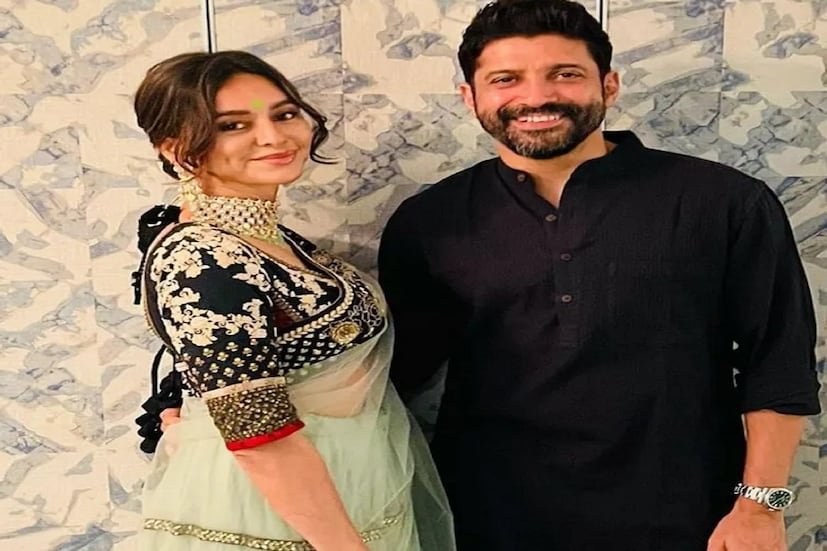 *দীর্ঘ দিনের প্রেমের পর অবশেষে আজ ১৯ ফেব্রুয়ারি, শনিবার শিবানী দান্ডেকারের (Shibani Dandekar) সঙ্গে গাঁটছড়া বাঁধছেন ফারহান আখতার (Farhan Akhtar)। 