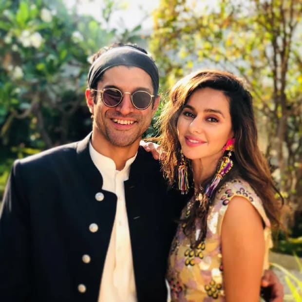 *শোনা যাচ্ছে বাবা ফারহানের বিয়েতে উপস্থিত থাকবেন ফারহান ও তাঁর প্রাক্তন স্ত্রী অধুনা ভবানীর দুই মেয়েও (Farhan’s daughters)। তাঁদের দুই কন্যার নাম শাক্য (Shakya) ও আকিরা (Akira)।