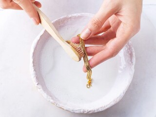How to clean gold jewellery at home