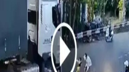 শিউরে দেওয়া দৃশ্য চরম ভাইরাল Viral Video শিউরে দেওয়া দৃশ্য চরম ভাইরাল Viral Video