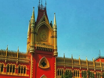 বৃদ্ধের দুর্দশায় হতবাক হাইকোর্টের বিচারপতিও৷ 