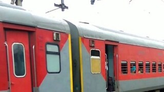 ভারতীয় রেল অনেক ধরনের হয়। আর ট্রেনে চড়ে যাতায়াতের সময় আপনিও নিশ্চই লক্ষ্য করে থাকবেন যে ট্রেনে বগিও বিভিন্ন ধরণের হয়।