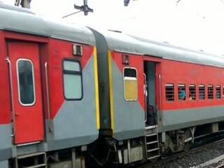 ভারতীয় রেল অনেক ধরনের হয়। আর ট্রেনে চড়ে যাতায়াতের সময় আপনিও নিশ্চই লক্ষ্য করে থাকবেন যে ট্রেনে বগিও বিভিন্ন ধরণের হয়।