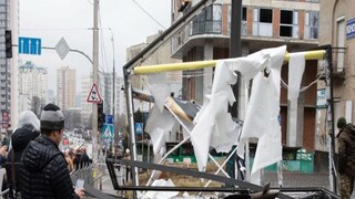 এ দিকে ইউক্রেনের তরফ থেকে বলা হয়েছে, ৫০ জন রুশ সেনার ইতিমধ্যে মৃত্যু হয়েছে একাধিক হামলায়।  ছবি: রয়টার্স