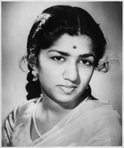 সর্বোপরি লতা মঙ্গেশকর অর্জন করেছেন অনুরাগীদের আকণ্ঠ ভালোবাসা যা কোনওদিন তাঁকে ছেড়ে যায়নি এক মুহূর্ত।