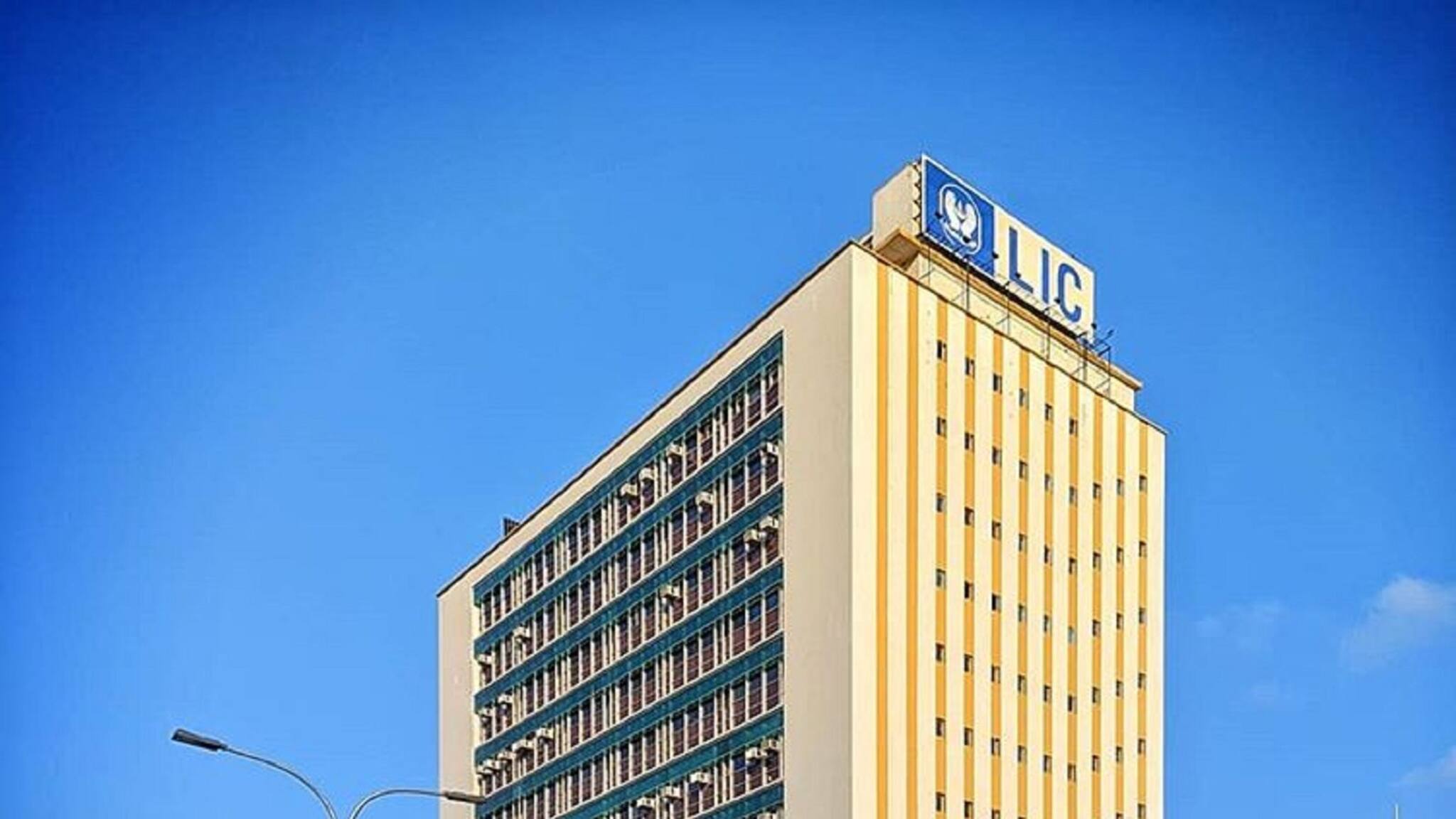 Explained| LIC|| বৃহত্তম জীবন বিমা সংস্থা এলআইসি কেন বাজারে শেয়ার ছাড়ছে? জানুন...