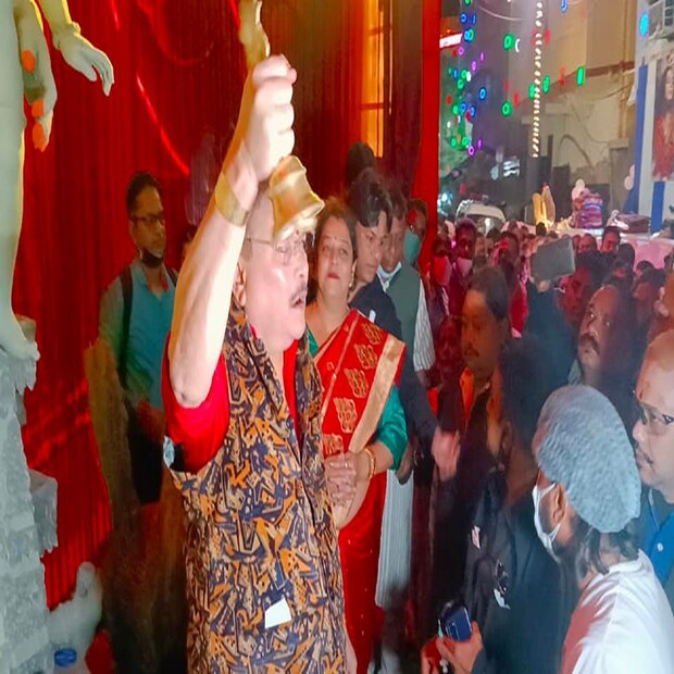 পুজো দিয়ে মদন মিত্র বলেন, সোনাগাছিতে যদি 'পাড়ায় শিক্ষালয়' হয়, তাহলে তিনি সেখানে শিক্ষাকতা করবেন। সোনাগাছির শিশুদের এক ঘন্টা করে পড়াবেন তিনি। স্বাভাবিক কারণেই তৃণমূল নেতার এই কথায় সাধুবাদ জানান সকলেই।