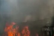 বিহারের মধুবনী স্টেশনে দাঁড়িয়ে থাকা ট্রেনে ভয়াবহ আগুন! দেখুন ভিডিও
