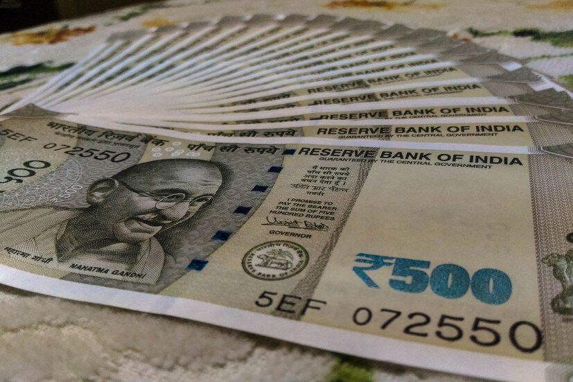 মন্ত্রিসভার বৈঠকে গ্র্যাচুইটির (Gratuity) টাকা ১০ লক্ষ থেকে বাড়িয়ে ২০ লক্ষ টাকা করা হয়েছে ৷ এই বৃদ্ধি এনপিএসের (NPS) অন্তর্গত যে সমস্ত কর্মীরা আছেন তাঁদের জন্যই কার্যকর হবে ৷ প্রতীকী ছবি ৷