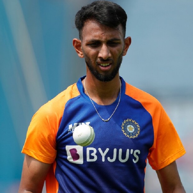 এদিন প্রথমে ব্যাট করে ভারতীয় দল তোলে ২৩৭ রান। জবাবে ক্যারিবিয়ান দল প্রথম থেকেই স্লো খেলছে। প্রসিদ্ধ কৃষ্ণা, যুজবেন্দ্র চাহালদের দাপটে সেভাবে রান তুলতে পারছেন না উইন্ডিজ ব্যাটাররা।