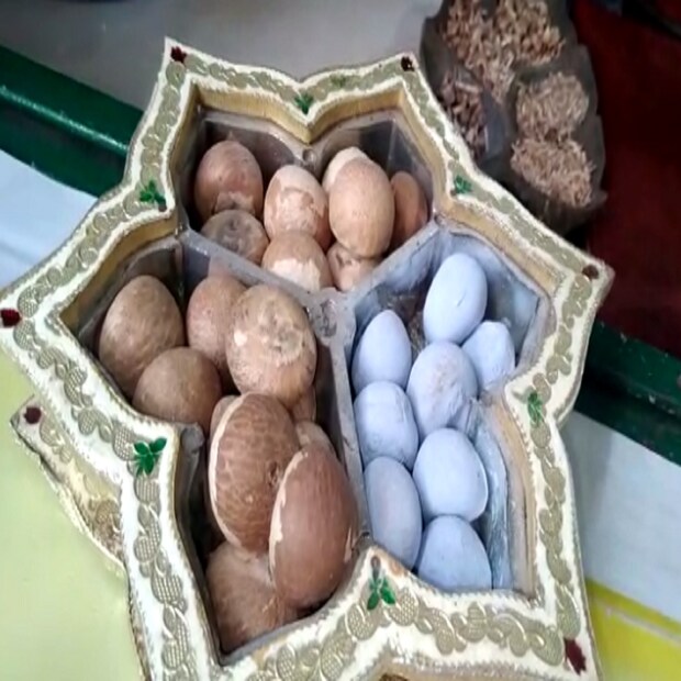রাজারাণী পানের কারিগর এবং বিক্রেতা প্রশান্ত ঘোষ বলেছেন, দুর্গাপুরে আনুষ্ঠানিকভাবে চার মাস আগে থেকে রাজারাণী পান বিক্রি শুরু করেছেন তিনি। ইতিমধ্যেই বেশ ভাল সাড়া পাচ্ছেন। দুর্গাপুর ছাড়াও আশপাশের রাণীগঞ্জ, আসানসোল, অন্ডাল, এমনকি বাঁকুড়া থেকেও পানের অর্ডার পাচ্ছেন। চলতি মাসে বেশ কয়েকটি রাজারানী পান তিনি বিক্রি করেছেন। বিশেষ প্যাকেজিং এর মাধ্যমে বিক্রি করা হয় এই পান। বিক্রেতার দাবি, দেশের বেশ কিছু জায়গায় রাজারানী পান বিক্রি হলেও, তার দাম অনেক বেশি। কিন্তু তার দোকানে অনেক কম মূল্যে এই পান পাওয়া যায়। তাই চাহিদা বাড়ছে স্থানীয় এলাকায়। তবে দাম কম থাকলেও, পানের স্বাদের সঙ্গে কোনও আপোস করা হয় না তাঁর দোকানে।
