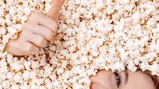 ভুট্টা পটাসিয়াম, লুটেইন, ফাইবার এবং অ্যান্টিঅক্সিডেন্টের একটি বড় উৎস। চোখের স্বাস্থ্য এবং রক্ত ​​সঞ্চালন নিয়ন্ত্রণের জন্য এটি অন্যতম সেরা খাবার হিসেবে পরিচিত। গ্রীষ্মকালে অনেকেরই বদহজমের সমস্যা হতে পারে এবং ভুট্টার উচ্চ ফাইবার উপাদান এটির জন্য একটি দুর্দান্ত সমাধান। 