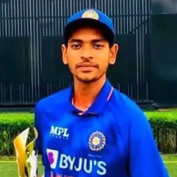বাঁ-হাতি পেসার হিসাবে জাহির খান, ইরফান পাঠানের পর তাঁকে সিনিয়র দলে ভাবতে শুরু করেছেন অনেকে। রবি নিজে কিন্তু সিঁড়ি বেয়ে উঠতে চাইছেন। বিশ্বকাপের পরই তাঁকে হয়তো দেখা যাবে রনজি ট্রফিতে। বাংলার হয়ে। অর্থাত্ আবার ঘরোয়া ক্রিকেটে ভাল পারফর্ম করে কোহলিদের দলে জায়গা দখলের দাবি করতে পারেন তিনি।