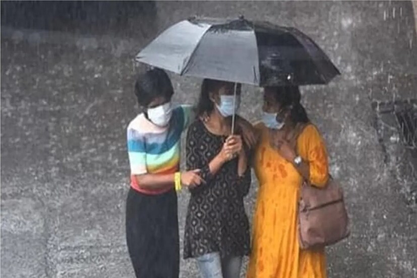 *রবিবার নির্বাচনের দিন বৃষ্টি হবে রাজ্যের সব জেলায়। বজ্রবিদ্যুৎ-সহ হালকা বৃষ্টির সম্ভাবনা। পশ্চিমের চার জেলায় বজ্রবিদ্যুৎ-এর সঙ্গে হালকা ঝোড়ো হাওয়া বইবে। সোমবার থেকে পরিষ্কার আকাশের সম্ভাবনা। ফাইল ছবি। 