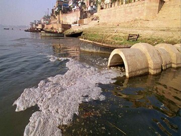 দূষণে ভুগছে নদী