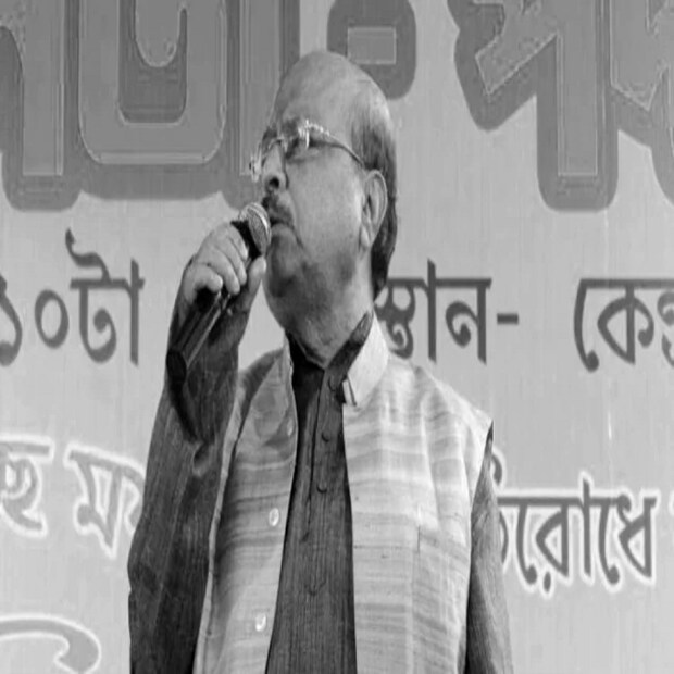 দীর্ঘদিন ধরেই কিডনি সহ বিভিন্ন শারীরিক সমস্যায় ভুগছিলেন রাজ্যের এই প্রবীণ মন্ত্রী (Sadhan Pande)৷ দীর্ঘ রাজনৈতিক জীবন তাঁর। তৃণমূল নেত্রী মমতা বন্দ্যোপাধ্যায়ের দীর্ঘদিনের সঙ্গী। এহেন সাধন পান্ডের এমন রেকর্ড আছে, যা স্বয়ং তাঁর দলনেত্রীরও নেই। 