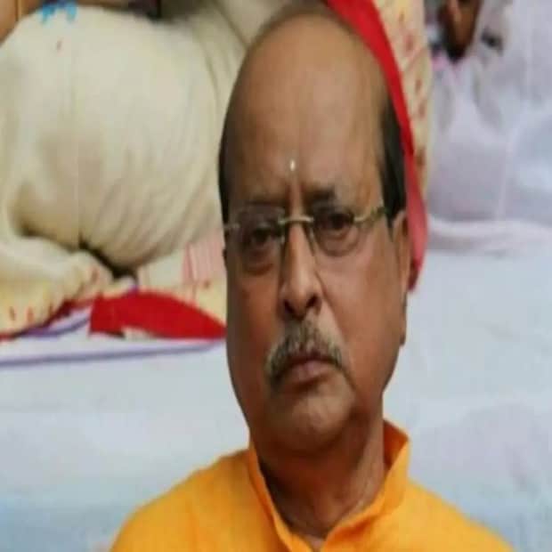 ১৯৮৫ থেকে ২০০১ পর্যন্ত ছিলেন সাধন পান্ডে ছিলেন কংগ্রেসের বিধায়ক। ২০০১ থেকে আমৃত্যু তৃণমূলের বিধায়ক। পশ্চিমবঙ্গ বিধানসভায় সাধন পান্ডের থেকে একমাত্র সুব্রত মুখোপাধ্যায়ই বেশি বার নির্বাচিত বিধায়ক। 