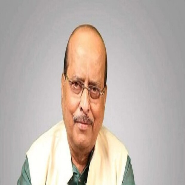 সাধন পান্ডের দেহ রবিবারই নিয়ে আসা হবে কলকাতায়। দমদম বিমানবন্দরে তাঁর পরিবারের লোকজন মরদেহ নিয়ে আসবেন। সেখানে উপস্থিত থাকবেন রাজ্যের দমকল মন্ত্রী সুজিত বসু এবং রাজ্যের নারী ও শিশুকল্যাণ দপ্তরের মন্ত্রী শশী পাঁজা। তারপর তাঁর দেহ নিয়ে যাওয়া হবে পিস ওয়ার্ল্ডে। সেখানে আজ রাতে সাধন পান্ডের মরদেহ শায়িত থাকবে। আগামীকাল তাঁর শেষকৃত্য সম্পন্ন হবে। 