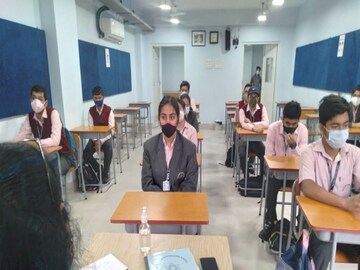 রাজ্যে খুলল স্কুল : ফের ক্লাসরুমে পড়ুয়ারা