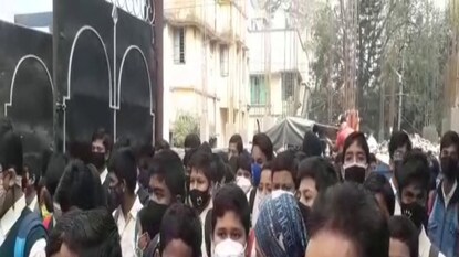 খুলে গেল স্কুল-কলেজ-বিশ্ববিদ্যালয় খুলে গেল স্কুল-কলেজ-বিশ্ববিদ্যালয়