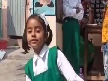 অন্য়দিকে গত ৭ ফেব্রুয়ারি চালু হয়েছিল পাড়ায় শিক্ষালয়। স্কুল বন্ধের সিদ্ধান্তের পরেই ছোটদের শিক্ষার উদ্দেশ্য়ে এই ব্য়বস্থা চালু হয়েছিল।