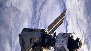 প্রশ্ন ৬: আমাদের সৌরজগতের বয়স কত?
উত্তর: বিজ্ঞানীরা অনুমান করেছেন যে সৌরজগৎ ৫০০০ মিলিয়ন বছর বয়সী হবে। প্রশ্ন ৬: আমাদের সৌরজগতের বয়স কত?
উত্তর: বিজ্ঞানীরা অনুমান করেছেন যে সৌরজগৎ ৫০০০ মিলিয়ন বছর বয়সী হবে।