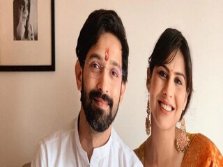 বিক্রান্ত-শীতলের এক কাছের বন্ধু জানান ভ্যালেন্টাইনস ডে-র দিন তাঁদের ভরসোভার বাড়িতেই রেজিস্ট্রি সারেন কপোত-কপোতি