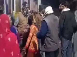 জামাইবাবুকে রাস্তায় বেধড়ক মারধর, দিদির হত্যার শোধ তুললেন বোন!