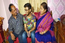 অন্ধকার শহর, এয়ারপোর্টে হঠাৎ মিসাইল হানা! ইউক্রেন থেকে ফিরলেন কলকাতার ছাত্র অন্ধকার শহর, এয়ারপোর্টে হঠাৎ মিসাইল হানা! ইউক্রেন থেকে ফিরলেন কলকাতার ছাত্র