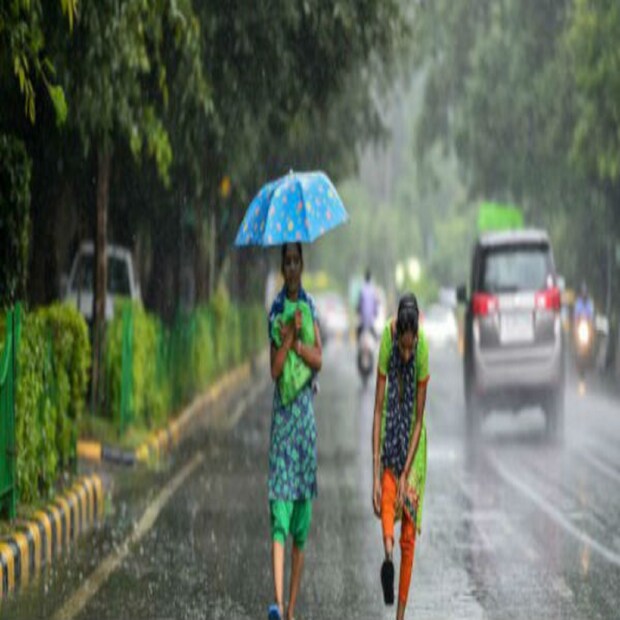 শুক্রবার পর্যন্ত পরিষ্কার আকাশ। শনিবার আংশিক মেঘলা আকাশ। রবিবার পুরোপুরি মেঘলা আকাশ। দক্ষিণ ২৪ পরগনা, পূর্ব ও পশ্চিম মেদিনীপুরে মাঝারি বৃষ্টির সম্ভাবনা রয়েছে। কলকাতা সহ রাজ্যে হালকা বৃষ্টির সম্ভাবনা।