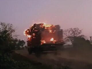 এই সেই গাড়ি...