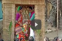 নেই পুরোহিত ! আদিবাসী ছাত্রীর হাতেই হল বাগদেবীর পুজো !