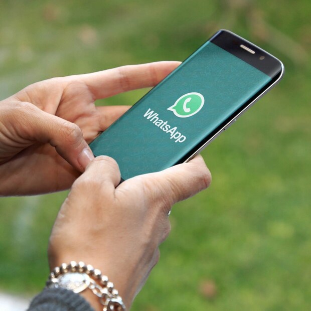 WhatsApp iMessage-এর মতো মেসেজ রিঅ্যাকশন ফিচার নিয়ে কাজ করছে। এই বৈশিষ্ট্যটি সবে মাত্র দেখা গিয়েছে, তবে হোয়াটসঅ্যাপ এখনও এটি চালু করেনি। যদিও শিগগিরই এটি চালু হবে বলে আশা করা হচ্ছে। 