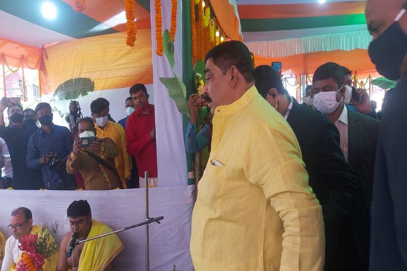*তারাপীঠে মা তারার মন্দিরে মহাযজ্ঞের আয়োজন করল তৃণমূল কংগ্রেসের বীরভূম জেলা সভাপতি অনুব্রত মণ্ডল। তথ্য ও ছবিঃ অক্ষয় ধীবর। 