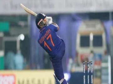 Big one handed helicopter shot by Rishabh Pant is Viral video - Photo Courtesy- Rishabh Pant/ Twitter 