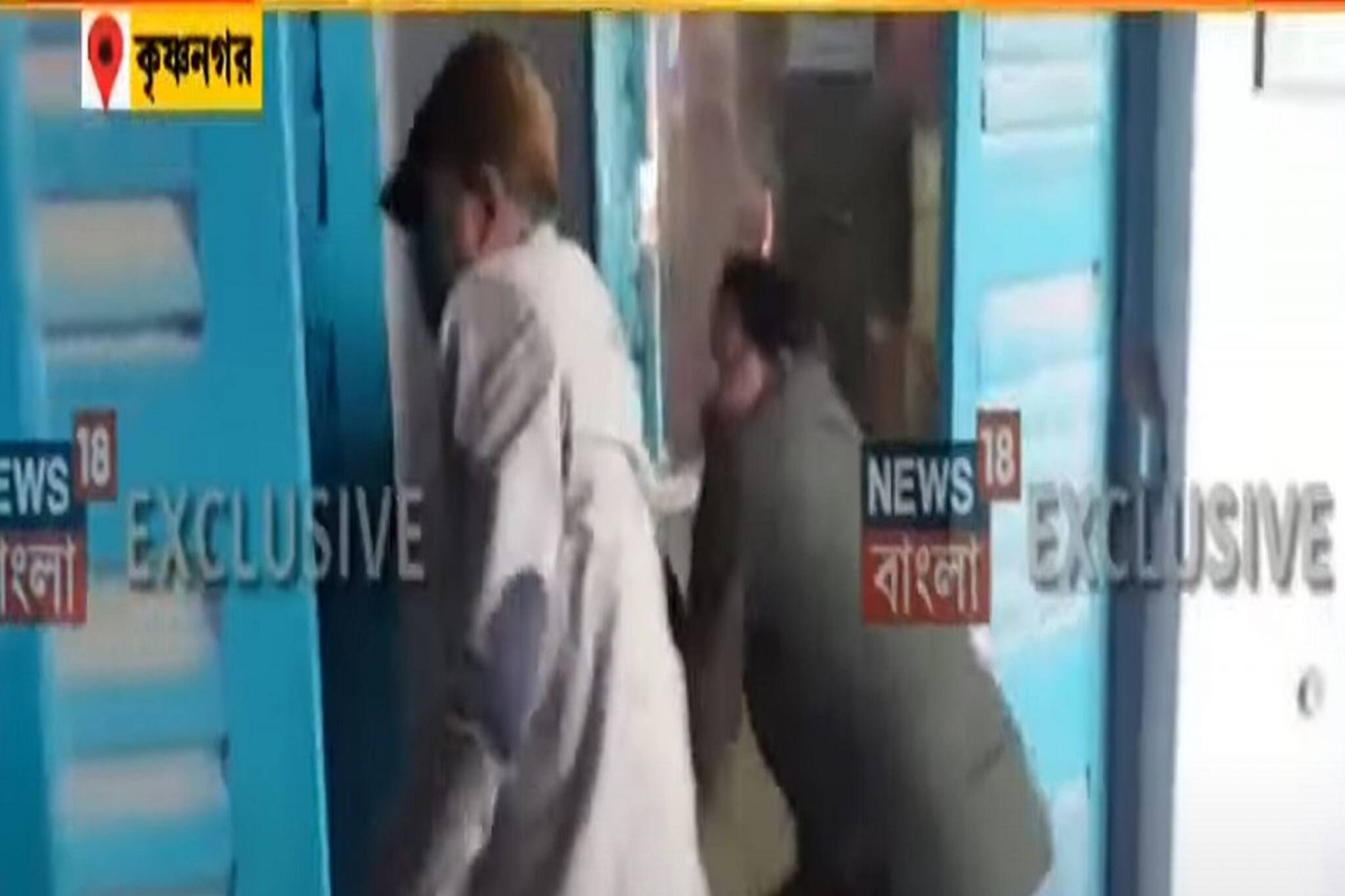 স্কুলে হেড স্যার-ভূগোল শিক্ষকের তুমুল মারামারি! কৃষ্ণনগর কলেজিয়েটের ভিডিও ভাইরাল