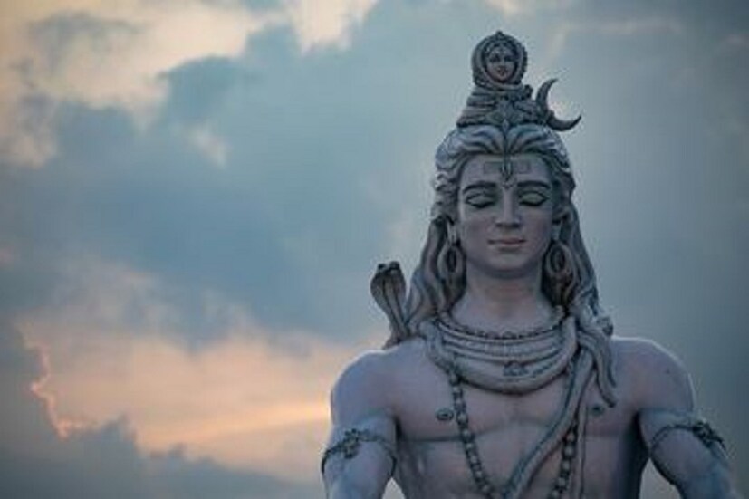#কলকাতা: মহা শিবরাত্রি ২০২২ (Maha Shivratri 2022) তারিখ, পূজার সময় (Date and Time)- মহাদেবের জন্য নিবেদিত একটি দিন৷ শিব ধ্বংসের দেবতা এবং সৃষ্টিরও দেবতা৷ শিবলিঙ্গ হচ্ছে শিব ও শক্তির মিলন, যা গোটা পৃথিবীর ভারসাম্য রক্ষা করে৷