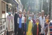 একের পর এক কংগ্রেস প্রার্থীদের বাড়িতে হামলা, প্রতিবাদে ধর্নায় অধীর চৌধুরী একের পর এক কংগ্রেস প্রার্থীদের বাড়িতে হামলা, প্রতিবাদে ধর্নায় অধীর চৌধুরী