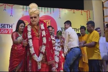 মালাবদল- সিঁদুরদান, ফের সাত পাকে বাঁধা পড়লেন মদন মিত্র! দেখুন বিয়ের ছবি...