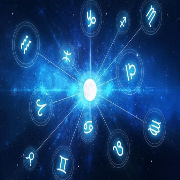 মীন (Pisces): ফেব্রুয়ারি ১৯ থেকে মার্চ ২০।  নিজের স্বপ্নের কাছাকাছি পৌঁছনোর আস্বাদ মিলবে। বয়স্কদের থেকে উপদেশ নেওয়া যেতে পারে।  লাকি সাইন- একটি নীল ক্রিস্টাল