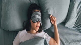 তবে এ ছাড়াও চোখে অনেক সময় মাংসপেশী সংক্রান্ত সমস্যা হওয়ার ফলেও চোখ কাঁপতে থাকে। যদি দীর্ঘ সময় ধরে আপনার চোখ কাঁপতে থাকে, তবে একবার হলেও চোখের পরীক্ষা করিয়ে নিন। হতেই পারে আপনার চোখে চশমা লাগতে হতে পারে। অথবা চশমার নম্বরও বদলাতে পারে। তাই অবশ্যই এমনটা বার বার হলে চিকিৎসকের পরামর্শ নেওয়াই বাঞ্ছনীয়। তবে এ ছাড়াও চোখে অনেক সময় মাংসপেশী সংক্রান্ত সমস্যা হওয়ার ফলেও চোখ কাঁপতে থাকে। যদি দীর্ঘ সময় ধরে আপনার চোখ কাঁপতে থাকে, তবে একবার হলেও চোখের পরীক্ষা করিয়ে নিন। হতেই পারে আপনার চোখে চশমা লাগতে হতে পারে। অথবা চশমার নম্বরও বদলাতে পারে। তাই অবশ্যই এমনটা বার বার হলে চিকিৎসকের পরামর্শ নেওয়াই বাঞ্ছনীয়।