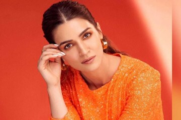 ভোটের ফলের দিনেই কমলা পোশাক! কৃতীর পোস্টে রাজনীতির গন্ধ!নেটিজেন বলছে, জয় শ্রীরাম