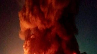 ঘটনাস্থলে উপস্থিত ছিলেন স্থানীয় কাউন্সিলার জীবন সাহা। তিনি বলেন, আশপাশের বাসিন্দাদের ঘর থেকে বের করে অন্যত্র রাখার ব্যবস্থা করা হয়েছে। তাঁদের জন্য কমিউনিটি কিচেন চালু করা হয়েছে। এদিকে ওই কারখানার ভিতরে কোনও অগ্নিনির্বাপণ ব্যবস্থা ছিল না বলেই দমকল সূত্রে খবর। এই বিষয়গুলি খতিয়ে দেখে আইনি ব্যবস্থা নেওয়া হবে বলে জানান মন্ত্রী। আগুন নেভাতে ব্যস্ত দমকল।