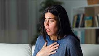 হঠাৎ বুক ধড়ফড়, গলা শুকিয়ে প্রচণ্ড ঘাম! প্যানিক অ্যাটাকে শান্ত হবেন কী ভাবে
হঠাৎ বুক ধড়ফড়, গলা শুকিয়ে প্রচণ্ড ঘাম! প্যানিক অ্যাটাকে শান্ত হবেন কী ভাবে