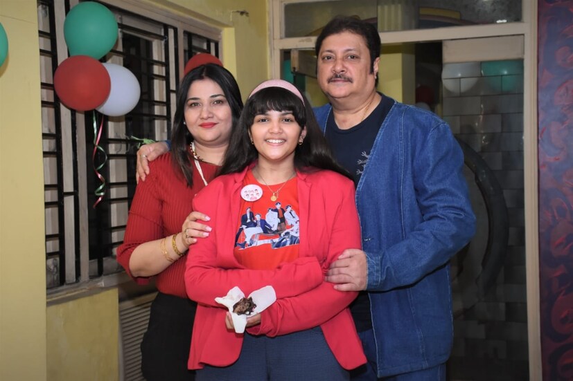 সামাজিক মাধ্যমে তাঁর অধিকাংশ পোস্টই ছিল স্ত্রী, কন্যা ও ঘনিষ্ঠ বৃত্ত ঘিরে৷ 