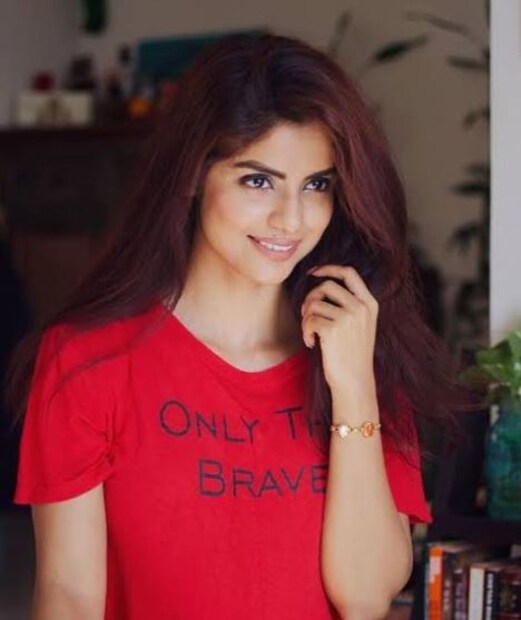 সায়ন্তনী  (Sayantani Ghosh) বলছেন, &quot;আমি তখন জানতামও না তিনি কী বলতে চাইছেন। আমি তখন ভার্জিন। আমি ভাবছি, কী হচ্ছে। বিষয়টায় বেশ ভয় পেয়েছিলাম।&quot;