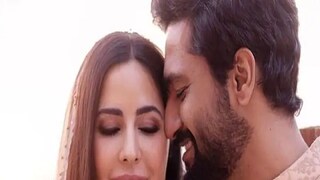 সম্প্রতি হওয়া এপিসোডে করণ ভিকিকে জিজ্ঞাসা করেন, তিনি কি কখনও ভেবেছিলেন যে ক্যাটরিনা কাইফ তাঁর স্ত্রী হবেন? উত্তরে ভিকি বলেন, "না করণ একদম ভাবিনি। আসলে গত বার এই শো-তে যা হয়েছিল তাতে আমি অবাক হয়েছিলাম এটা জেনে যে ক্যাটরিনা কাইফ আমার সম্পর্কে জানেন।"
সম্প্রতি হওয়া এপিসোডে করণ ভিকিকে জিজ্ঞাসা করেন, তিনি কি কখনও ভেবেছিলেন যে ক্যাটরিনা কাইফ তাঁর স্ত্রী হবেন? উত্তরে ভিকি বলেন, "না করণ একদম ভাবিনি। আসলে গত বার এই শো-তে যা হয়েছিল তাতে আমি অবাক হয়েছিলাম এটা জেনে যে ক্যাটরিনা কাইফ আমার সম্পর্কে জানেন।"