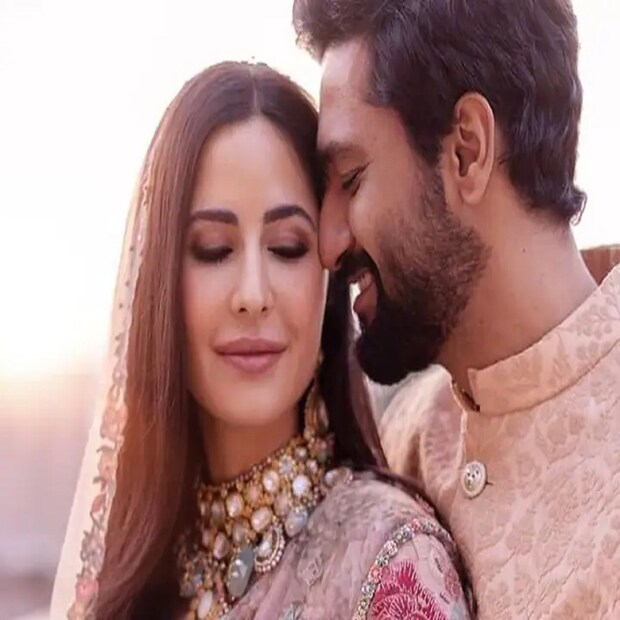 সম্প্রতি হওয়া এপিসোডে করণ ভিকিকে জিজ্ঞাসা করেন, তিনি কি কখনও ভেবেছিলেন যে ক্যাটরিনা কাইফ তাঁর স্ত্রী হবেন? উত্তরে ভিকি বলেন, "না করণ একদম ভাবিনি। আসলে গত বার এই শো-তে যা হয়েছিল তাতে আমি অবাক হয়েছিলাম এটা জেনে যে ক্যাটরিনা কাইফ আমার সম্পর্কে জানেন।" 