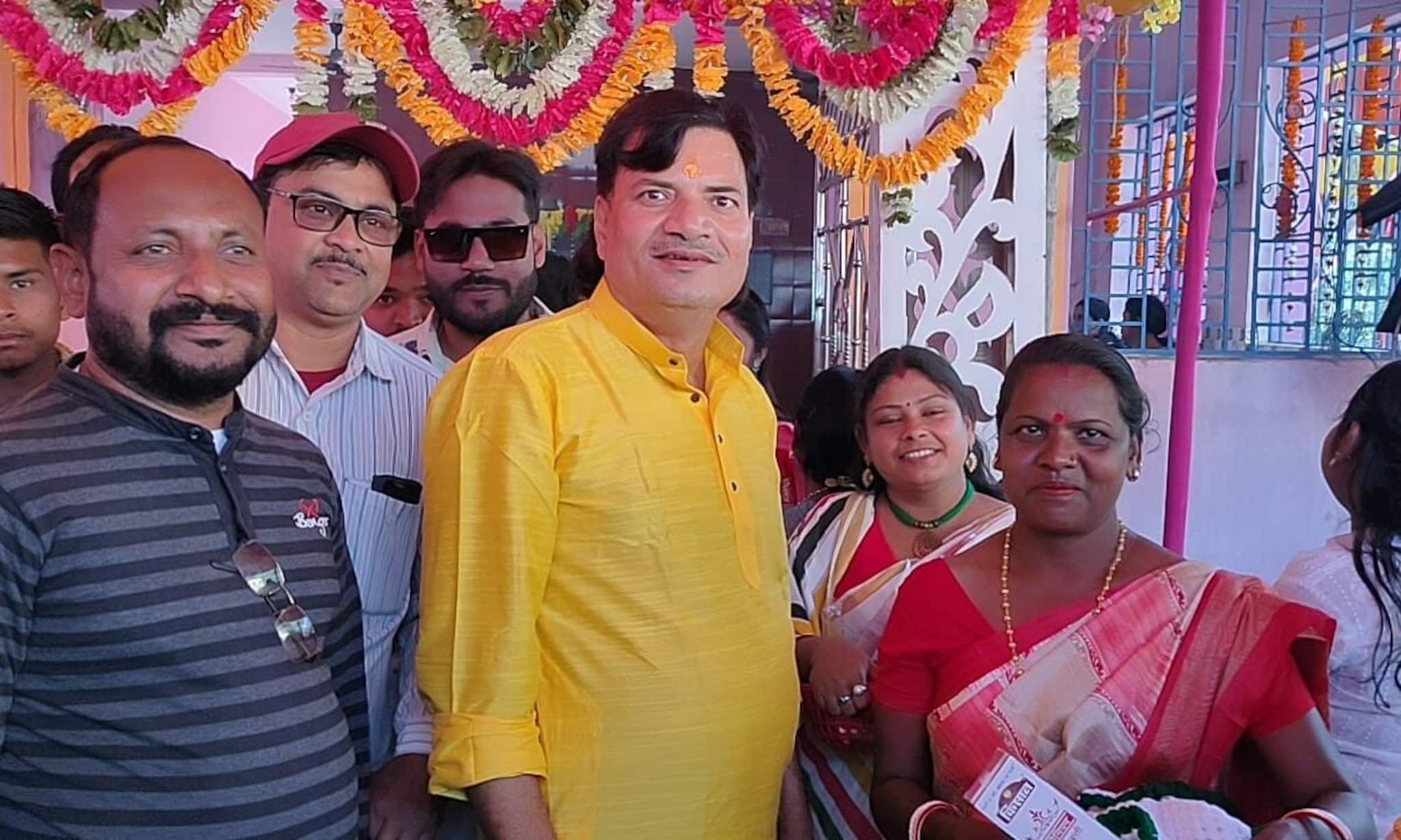 West Bardhaman News- কংকেশ্বর রাজার হাতে তৈরি শিব মন্দিরে ভক্তদের ভিড়। পুজো দিলেন আসানসোলের নতুন মেয়র