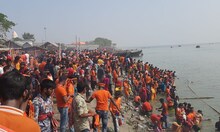 শিবরাত্রি উপলক্ষে গঙ্গাঘাটে ভক্তদের ঢল